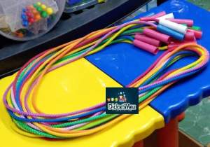 CUERDA PARA SALTAR DE PIOLA CON 12 PIEZAS 