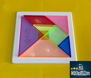 TANGRAM DE PLASTICO 13 x 13 CM 