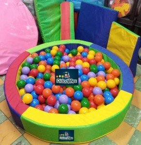 ALBERCA DE ESTIMULACION TEMPRANA CHICA REDONDA COLORES BASICOS FORRO EN VINIL 