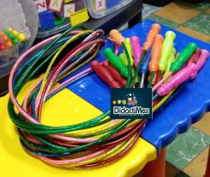 CUERDA PARA SALTAR BRILLOSA CON 12 PIEZAS CUERDA PARA SALTAR BRILLOSA CON 12 PIEZAS